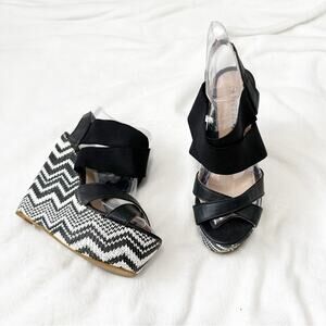 Wet Seal Aztec wedges black and white strappy boho size 6